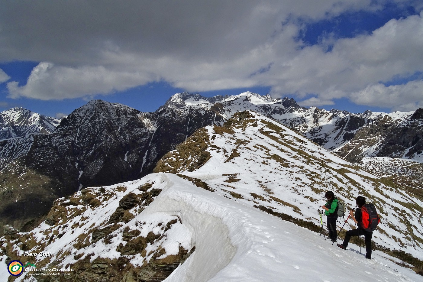 57 Dalla vetta del Sasna passiamo al Monte Crostaro.JPG -                                